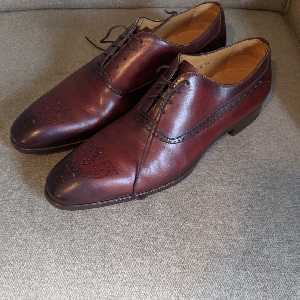Magnanni Laceup Medallion Toe Dress Shoe